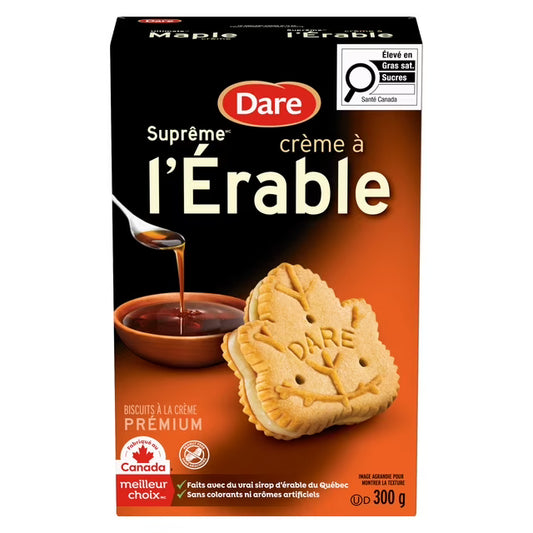 Box of Dare Suprème crème à l'érable maple cream biscuits with a cookie and syrup on an orange background.